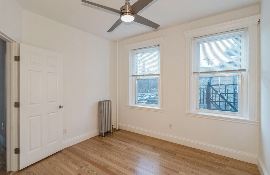 Building Photo - 132 Jersey St