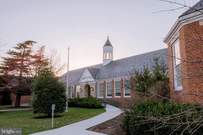 Building Photo - 4859 S 28th St