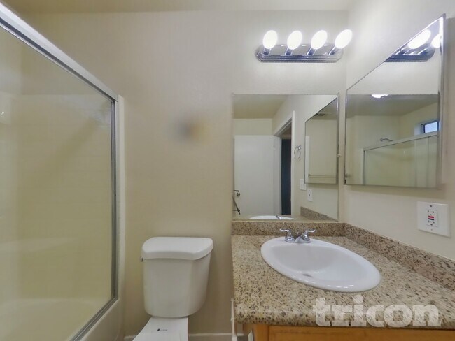 Building Photo - 715 Lotz Way