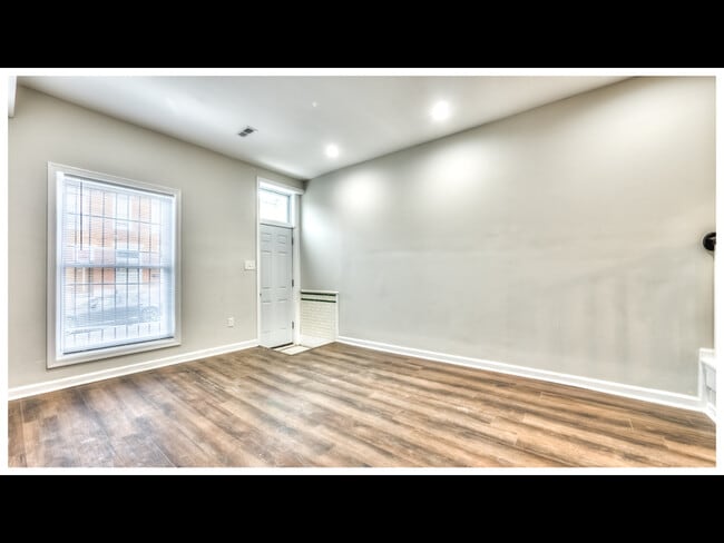 Building Photo - 1634 Darley Ave
