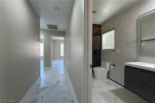 Building Photo - 3809 Cranbrook Hill St