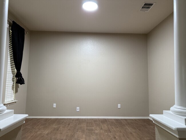 Building Photo - 6208 Melanie Dr