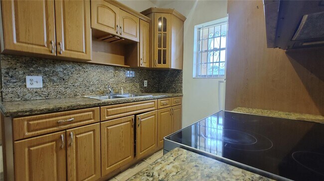 Building Photo - 421 NE 1st St