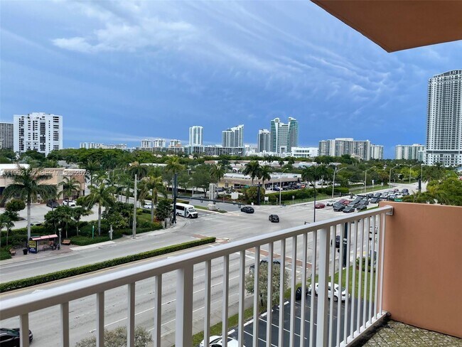 Building Photo - 2200 E Hallandale Beach Blvd