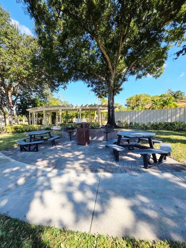 Building Photo - 4863 Via Palm Lakes