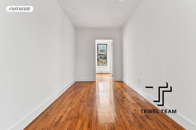 Building Photo - 309 W 121st St
