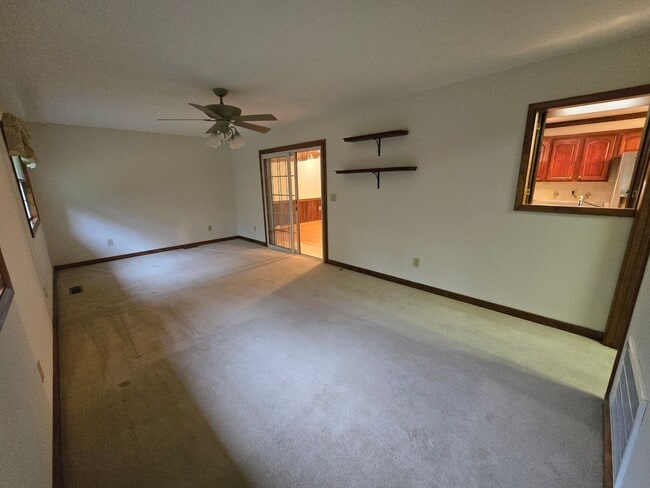 Building Photo - New Listing!!