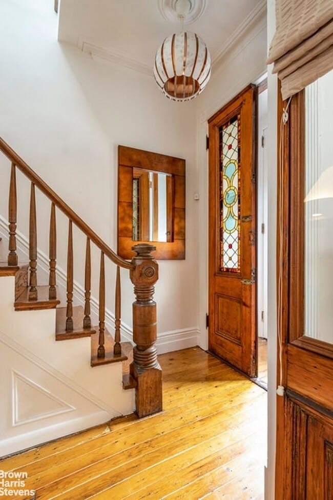 Building Photo - Townhouse Treasure