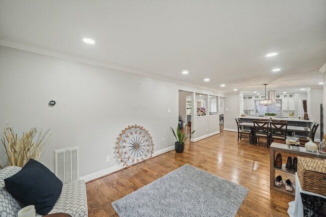 Building Photo - 15831 Ridge Park Dr