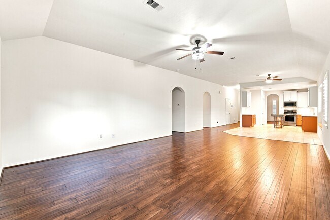 Building Photo - 24418 Lakecrest Bend Dr
