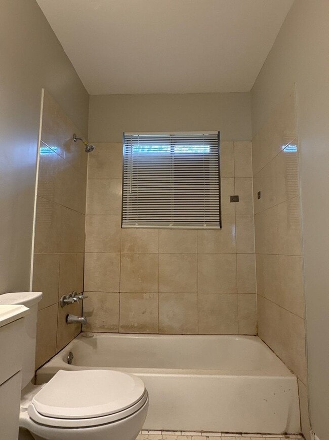 Building Photo - Updated 3 bedroom 1 Bath home - Open To Section 8