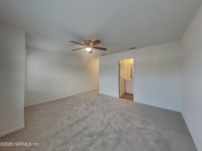 Building Photo - 654 Holly Lks Dr