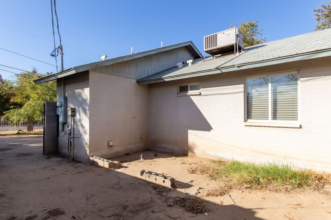 Building Photo - 6417 S 10th St