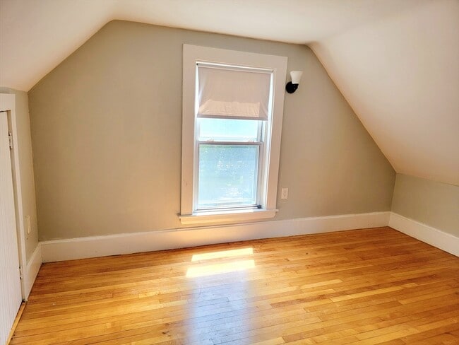 Building Photo - 30 Thayer Pl