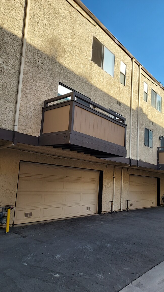 Building Photo - 11300 Foothill Blvd