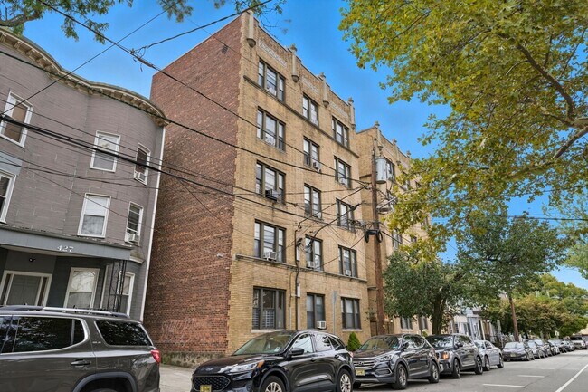 Building Photo - 429 Fairmount Ave