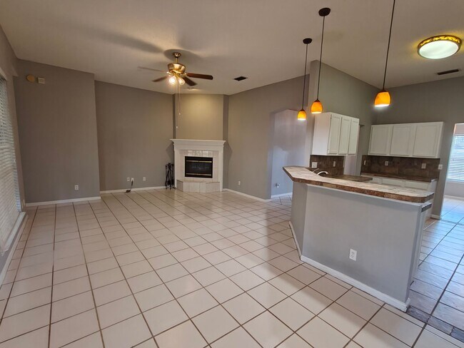 Building Photo - Florida Living at Its Best – 3BR Home with Hot Tub & Resort Amenities