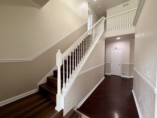 Building Photo - 653 Millet Cir