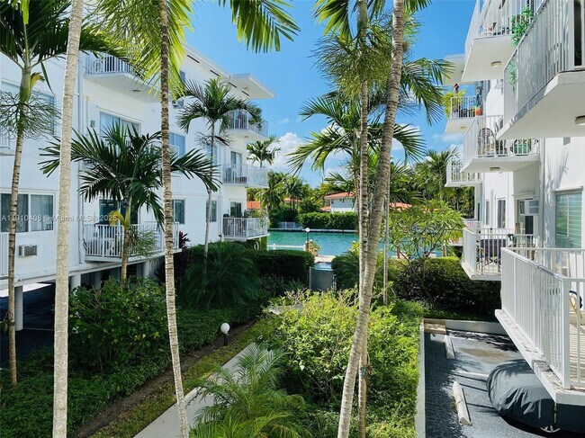 Building Photo - 10250 W Bay Harbor Dr