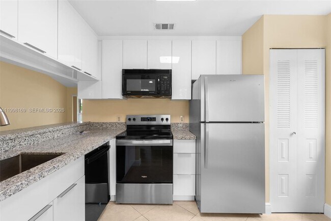 Building Photo - 1139 Coral Club Dr