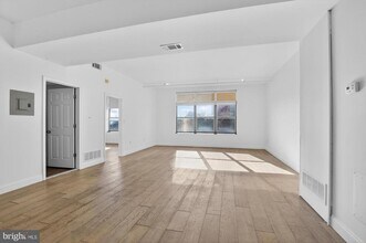 Building Photo - 301 Spring Garden St