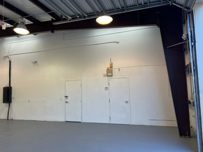 Building Photo - 128 Elk Dr