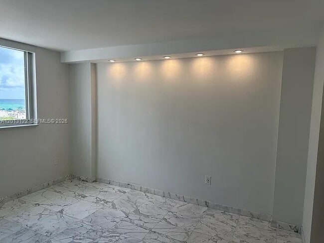 Building Photo - 345 Ocean Dr