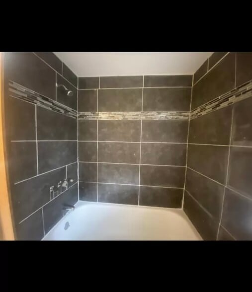 Building Photo - 13 Clarke St