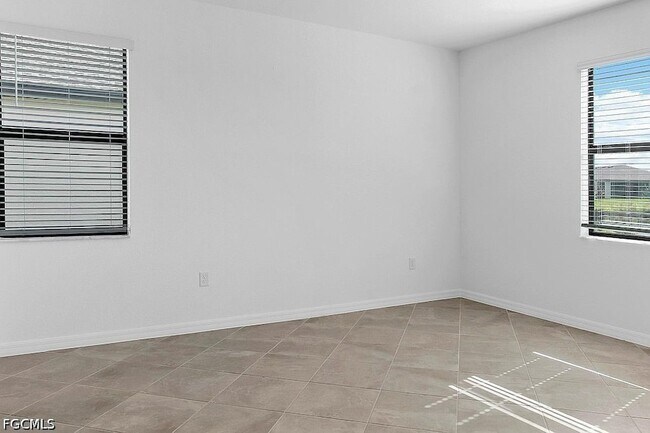 Building Photo - 14882 Portico Blvd