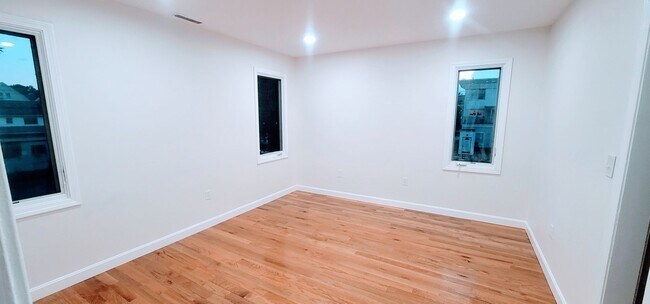 Building Photo - 9 Etna St