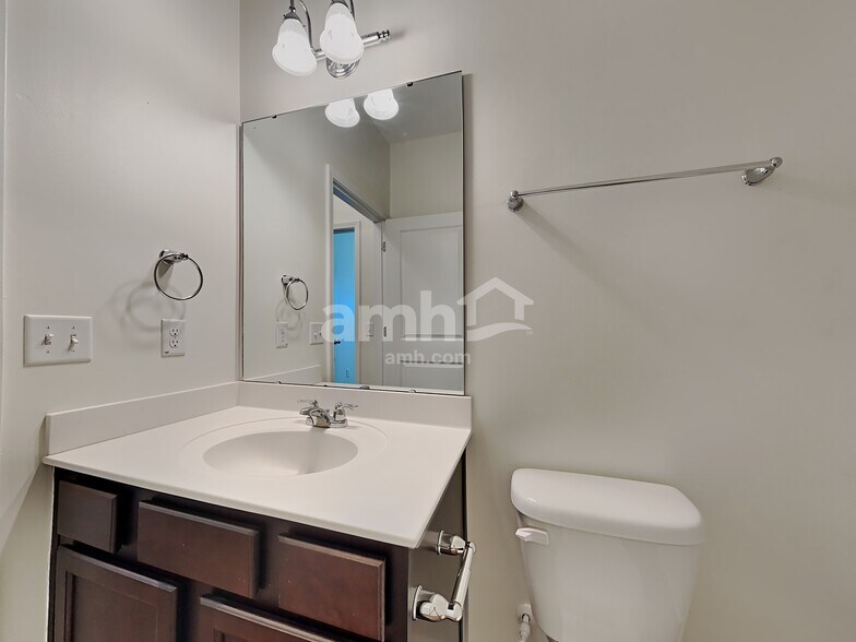 Building Photo - 123 Orion Way