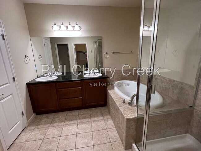 Building Photo - 8159 S Akron Ct
