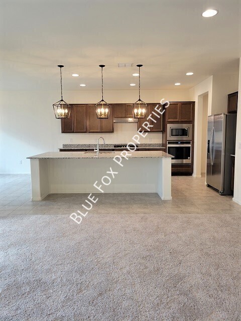 Building Photo - 5525 W Lazy Farm Dr