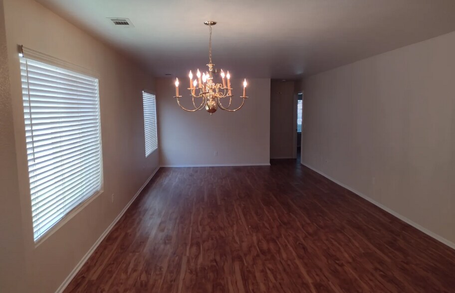 Building Photo - 11541 Park Ln