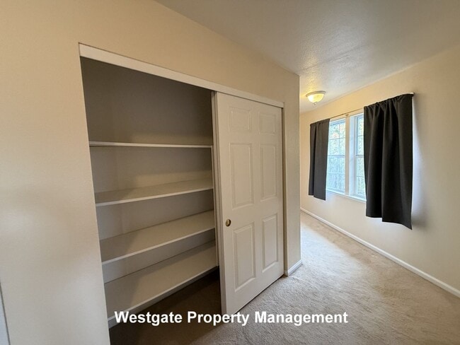 Building Photo - 821 B St