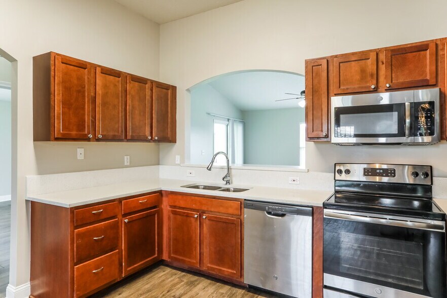 Building Photo - 3163 Pine Haven Dr