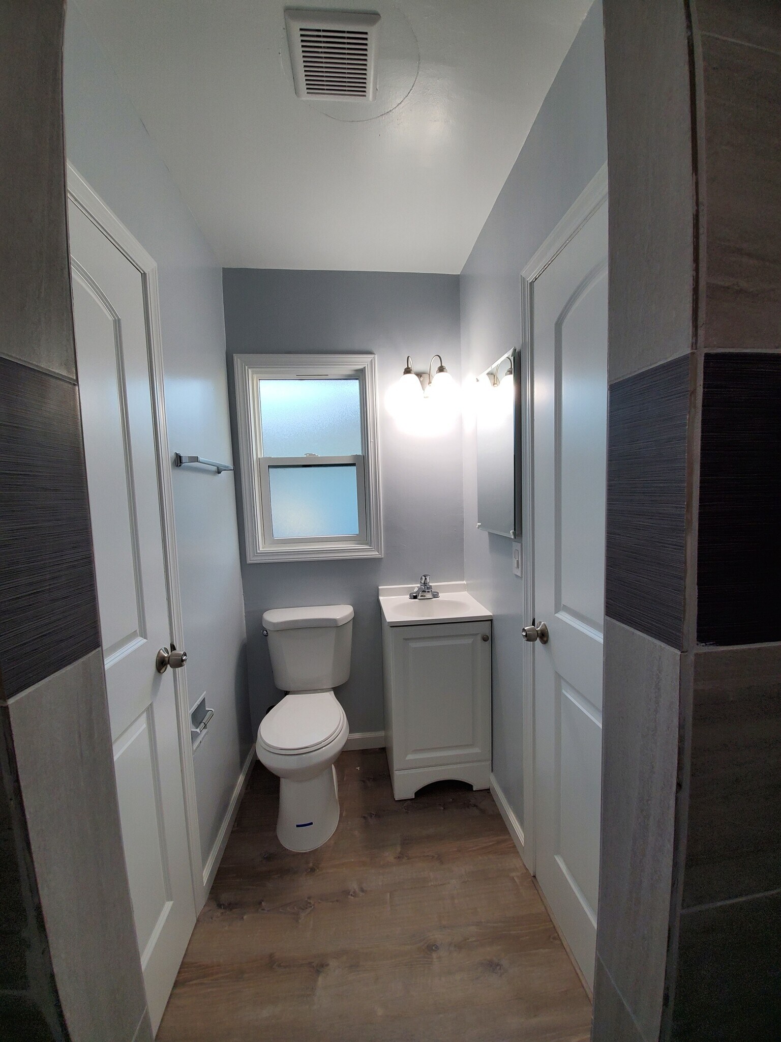 Building Photo - 15012 Eastwood Ave