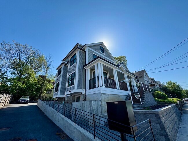 Primary Photo - 13 Greylock Rd