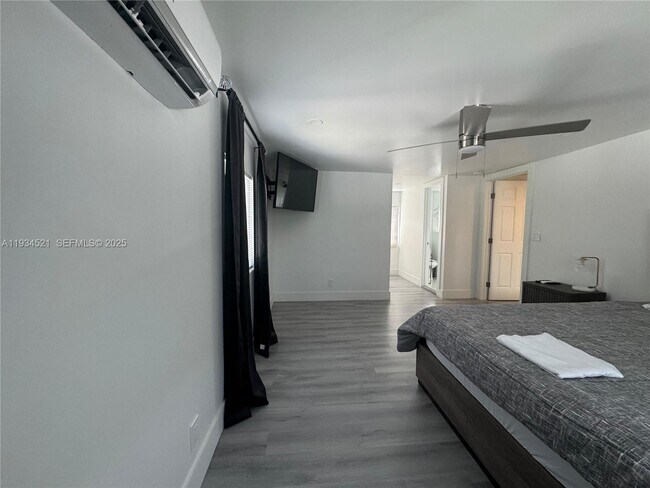 Building Photo - 1904 SW 28th St