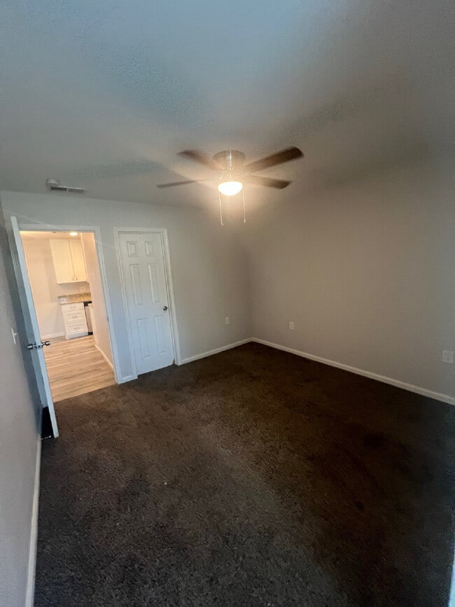 Building Photo - 4606 Avenida Prima St