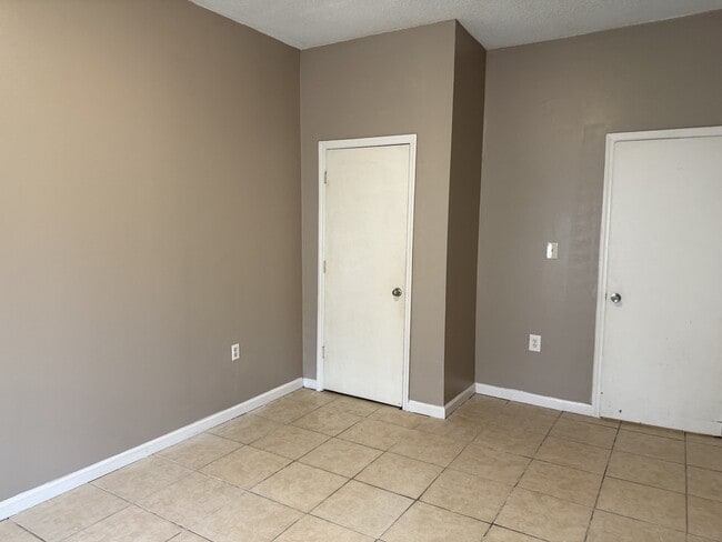 Building Photo - 604 US-221