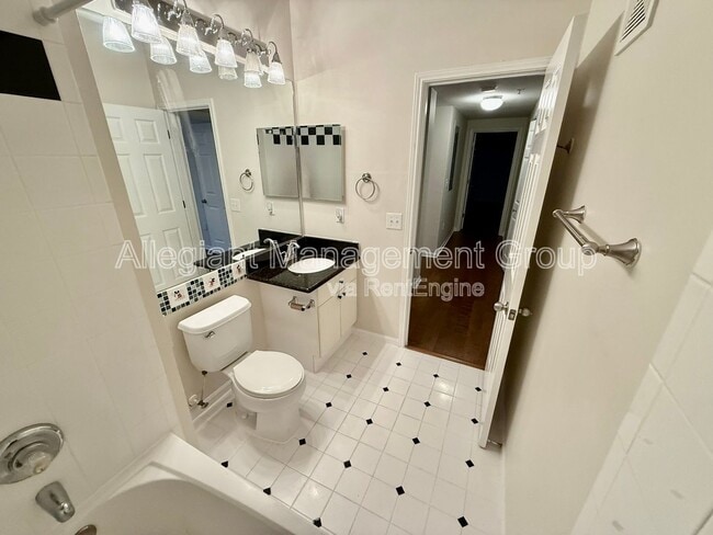 Building Photo - 453 Water St