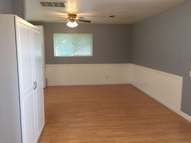 Building Photo - 22924 Clover Spring Pl