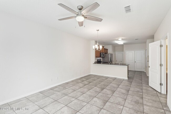 Building Photo - 750 Servia Dr