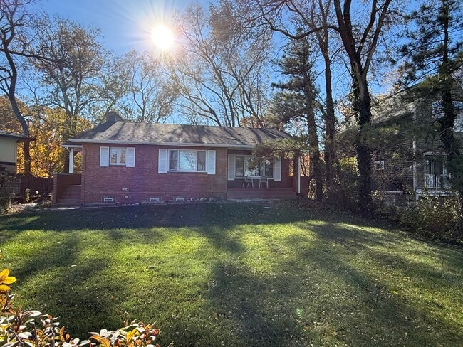 Primary Photo - 5 Skyline Dr