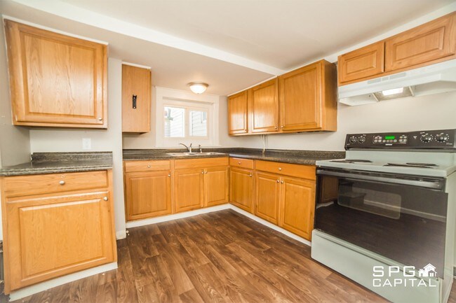 Building Photo - 33 N Penn St