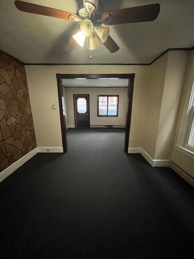 Building Photo - 3 bed 1 bath