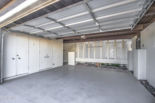 Building Photo - 8647 E Devonshire Ave