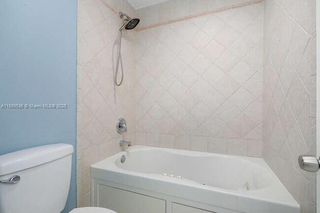 Building Photo - 4732 SW 67th Ave