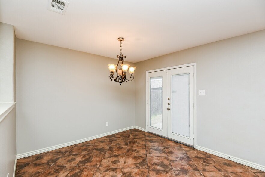 Building Photo - 517 Creekbend St